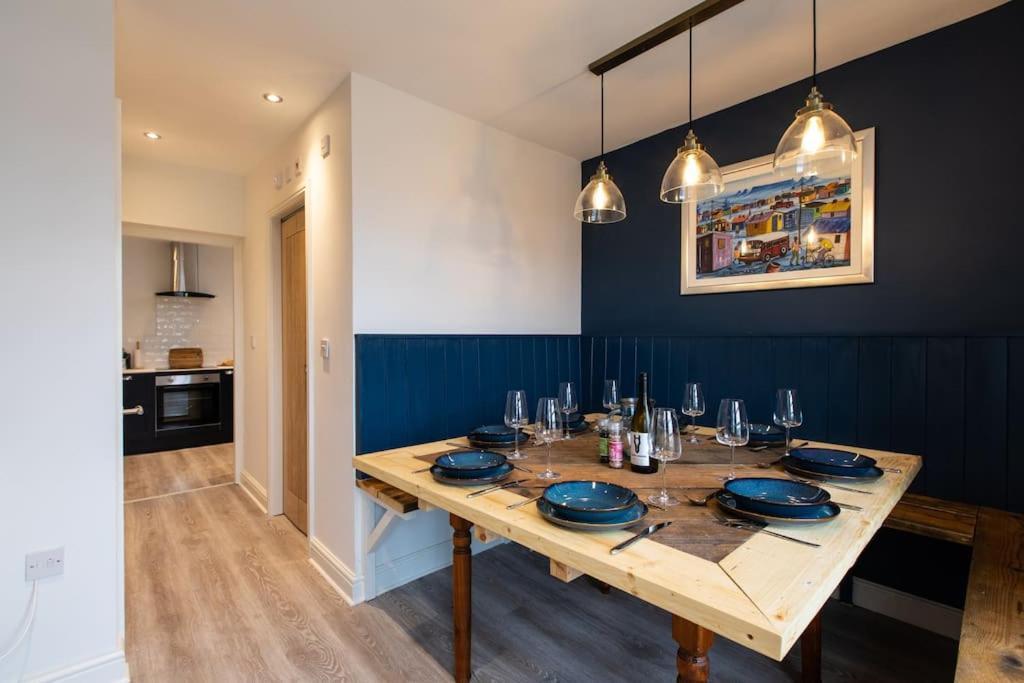 Herring Girl House - Harbourside Property, Sleeps 8 Scarborough Zewnętrze zdjęcie
